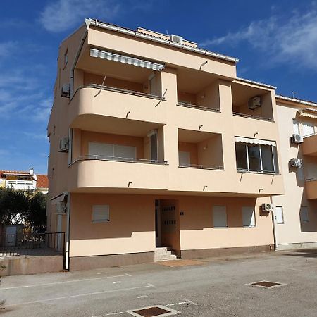 Apartment Valamar Novaglia Esterno foto