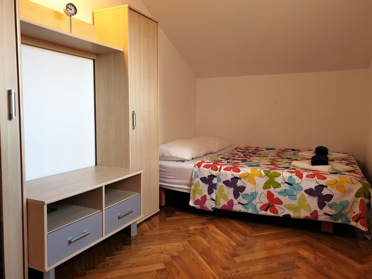 Apartment Valamar Novaglia Esterno foto