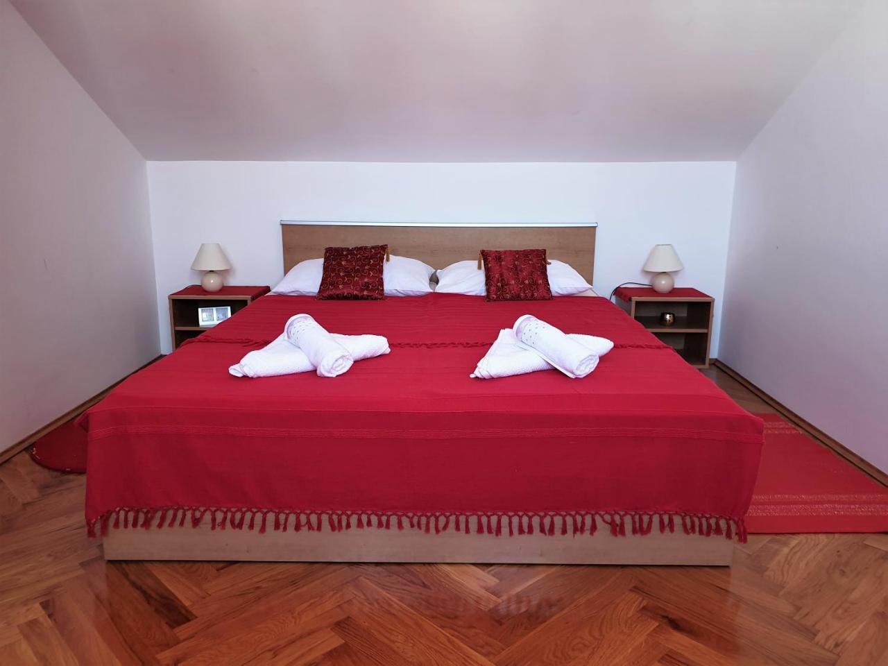 Apartment Valamar Novaglia Esterno foto