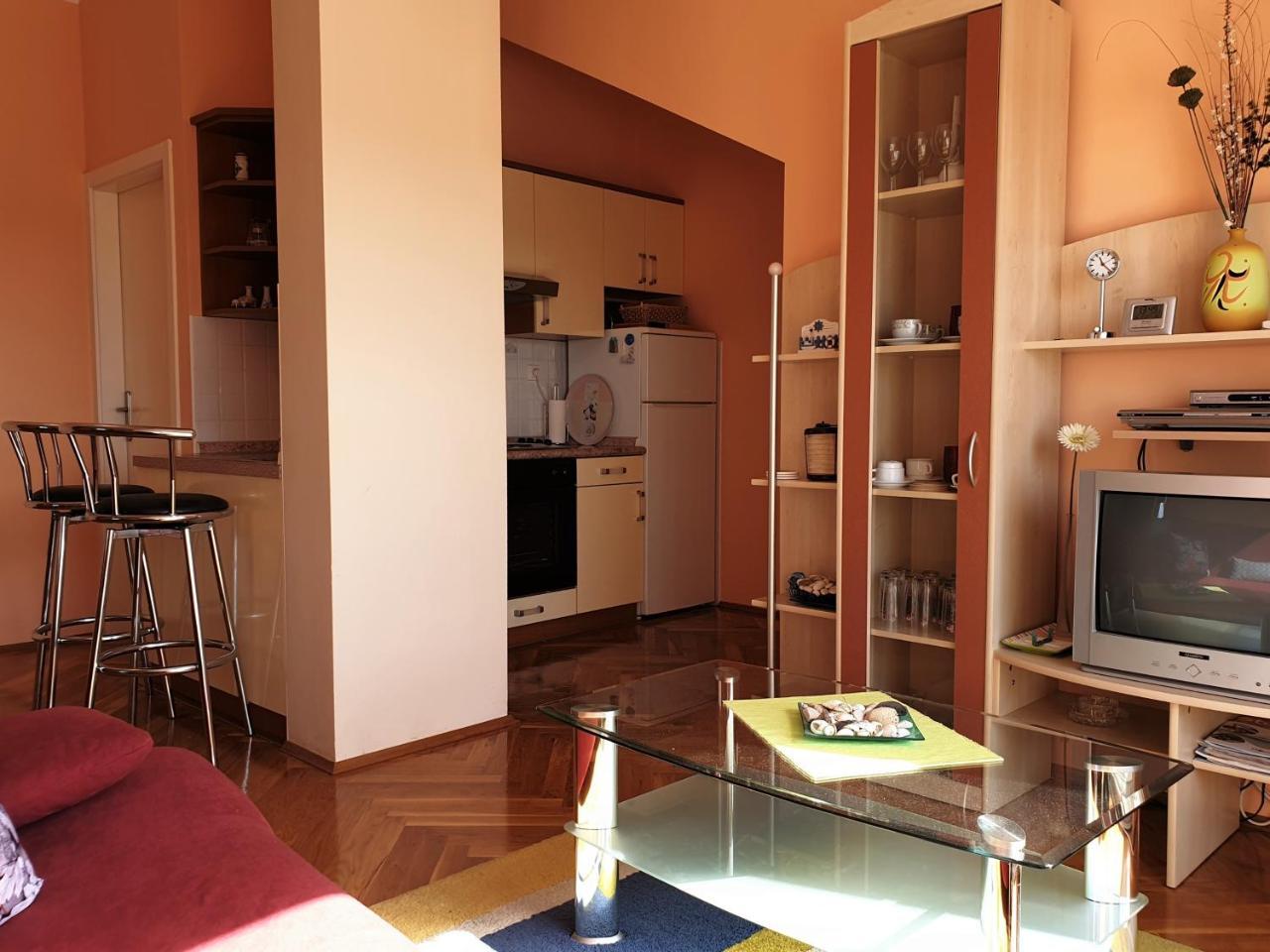 Apartment Valamar Novaglia Esterno foto
