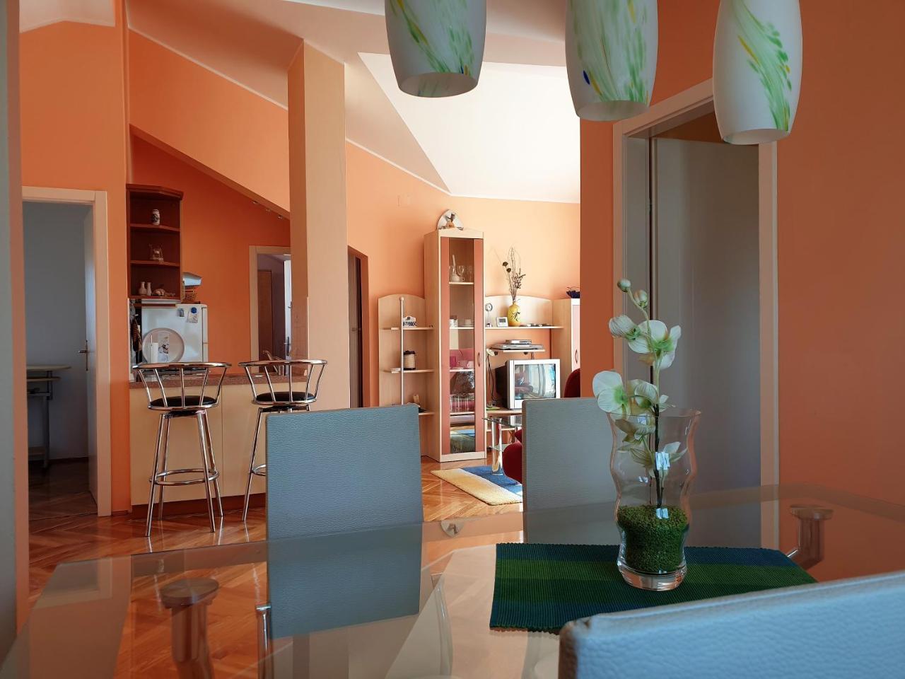 Apartment Valamar Novaglia Esterno foto